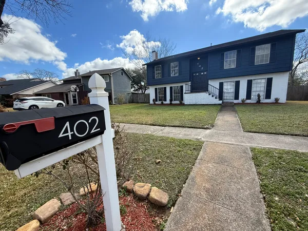 $289,000 | 402 Tresvant Drive, Houston, TX 77598