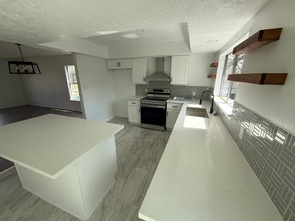 $289,000 | 402 Tresvant Drive, Houston, TX 77598