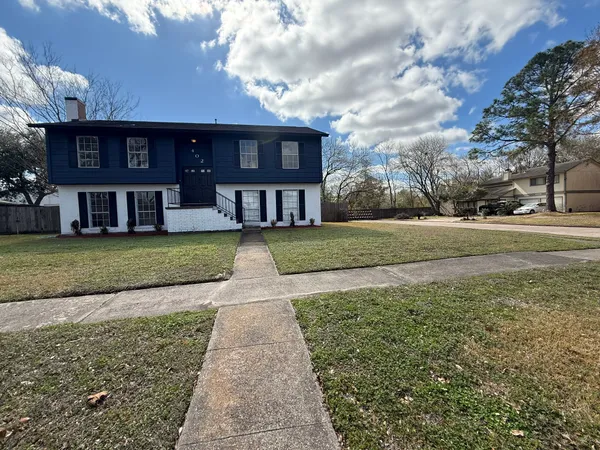 $289,000 | 402 Tresvant Drive, Houston, TX 77598