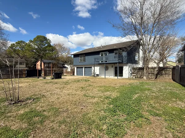 $289,000 | 402 Tresvant Drive, Houston, TX 77598
