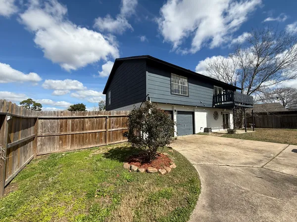 $289,000 | 402 Tresvant Drive, Houston, TX 77598