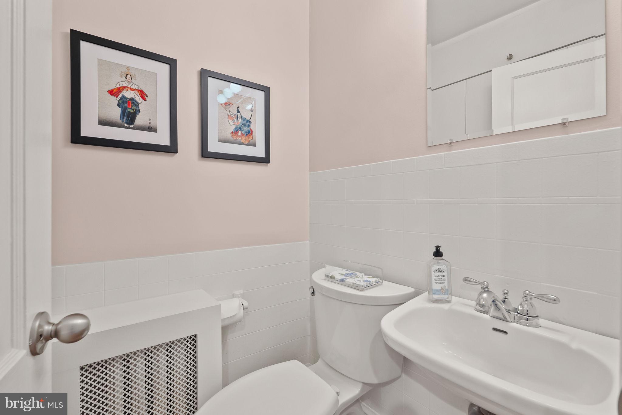 1703 Russell Road Alexandria, VA 22301 - Photo 14 of 42 a bathroom with a toilet sink and mirror