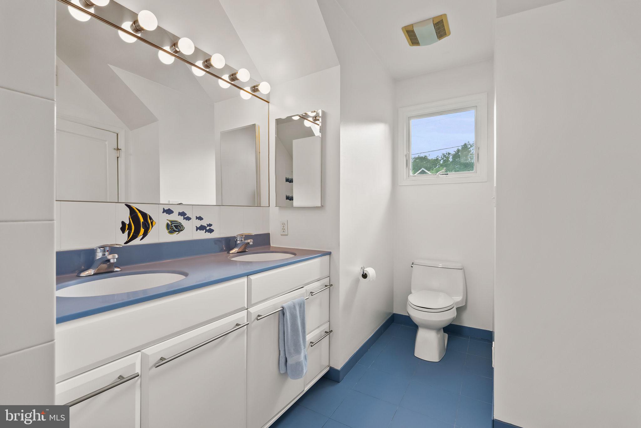 1703 Russell Road Alexandria, VA 22301 - Photo 27 of 42 a bathroom with a toilet sink and mirror
