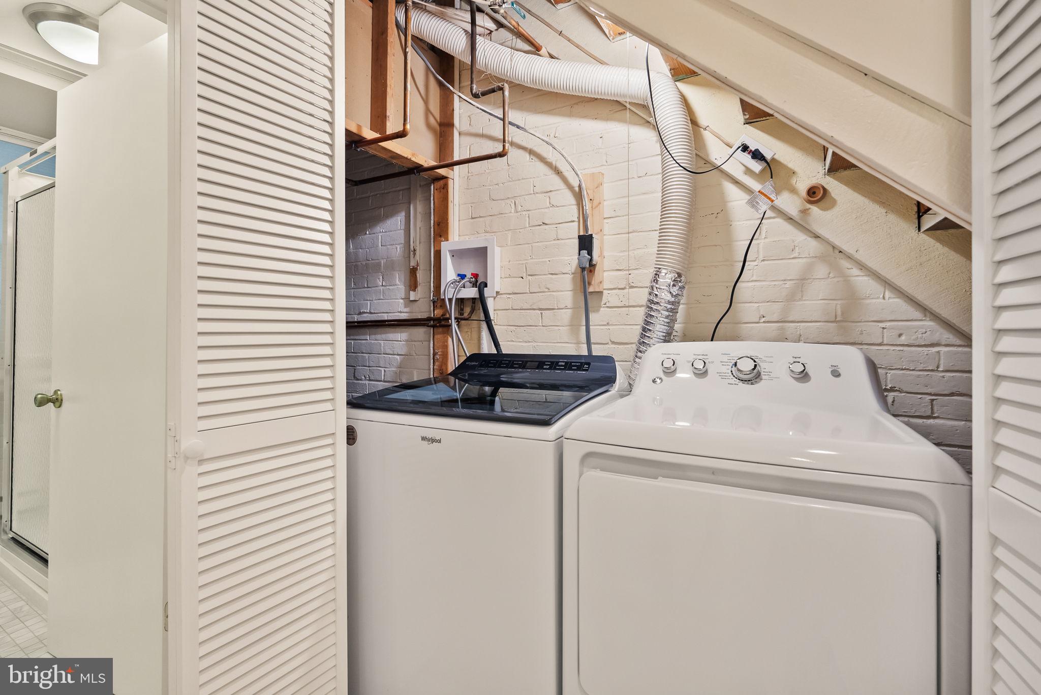 1703 Russell Road Alexandria, VA 22301 - Photo 40 of 42 a utility room with dryer and washer