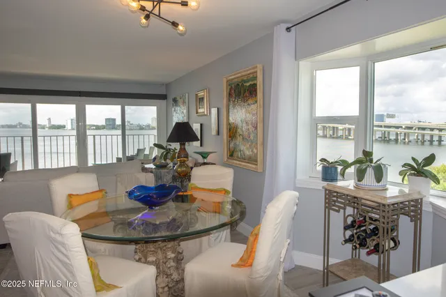 a view of livingroom with furniture