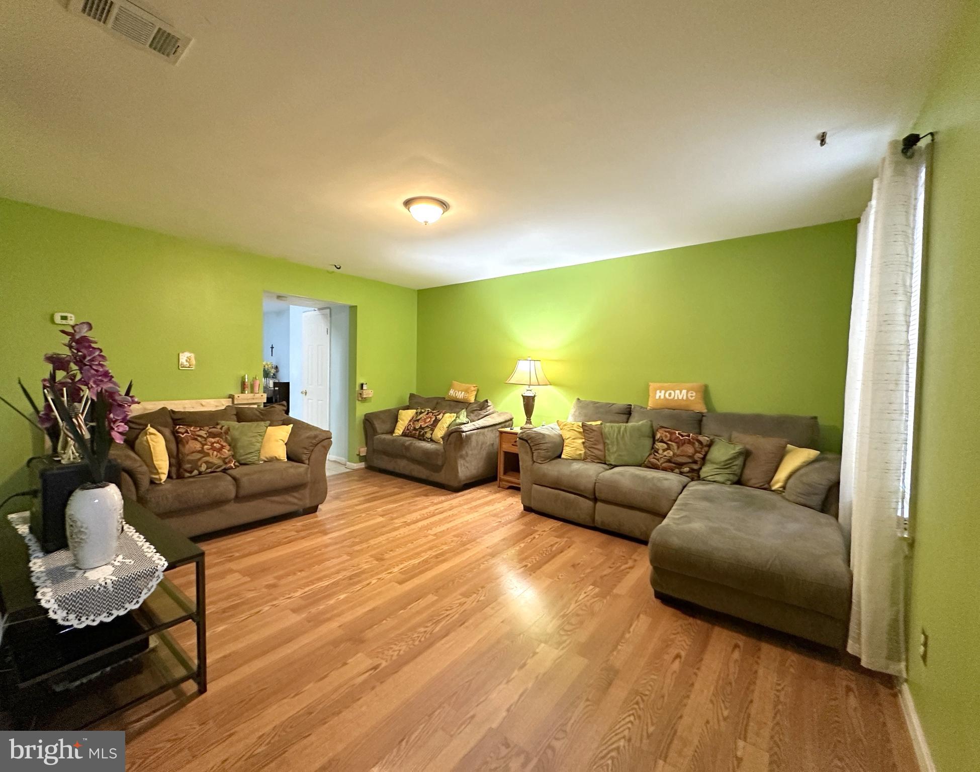 9376 Taney Road Manassas, VA 20110 - Photo 3 of 25 9376 Taney Road Living Room
