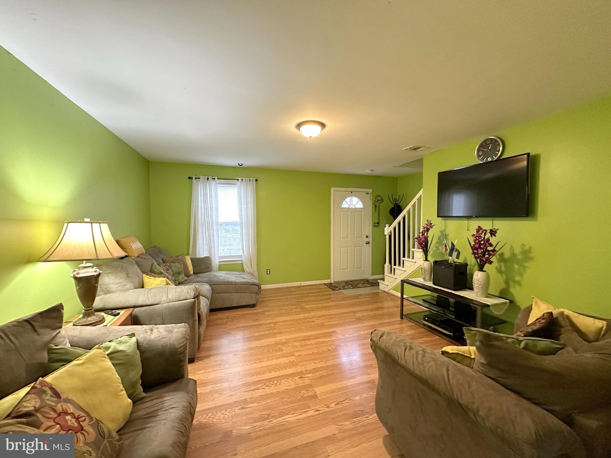 9376 Taney Road Manassas, VA 20110 - Photo 4 of 25 9376 Taney Road Living Room