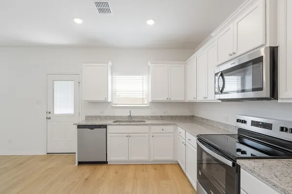 $1,915 | 313 Carmel Cyn Trail, Jarrell, TX 76537