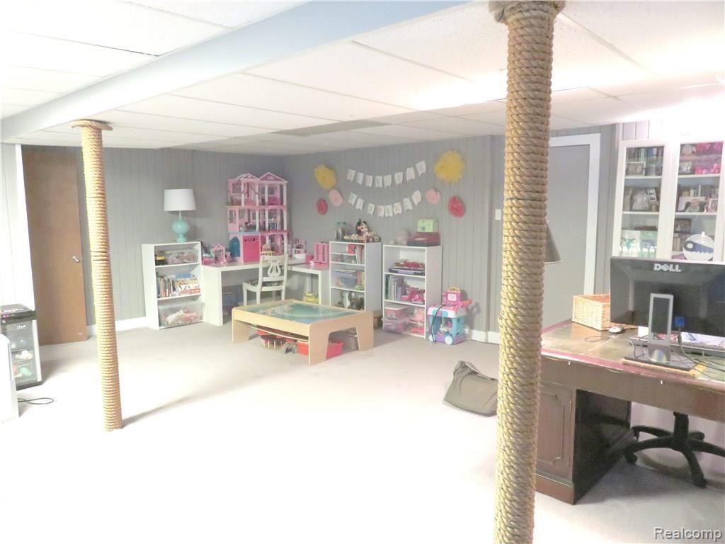 521 Utah Road Rochester Hills, MI 48307 - Photo 19 of 34