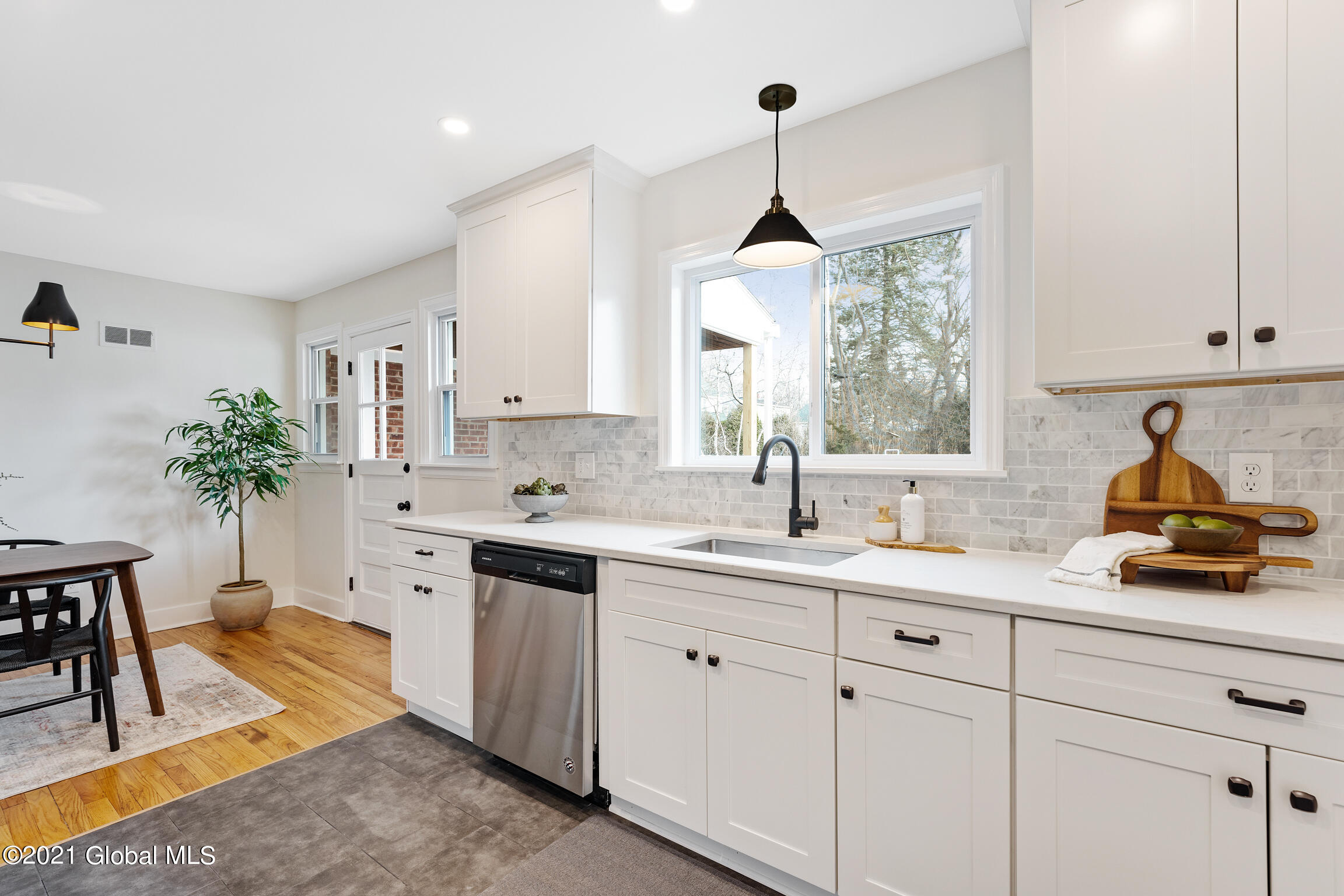 1374 Valencia Road Niskayuna, NY 12309 - Photo 13 of 32 Kitchen