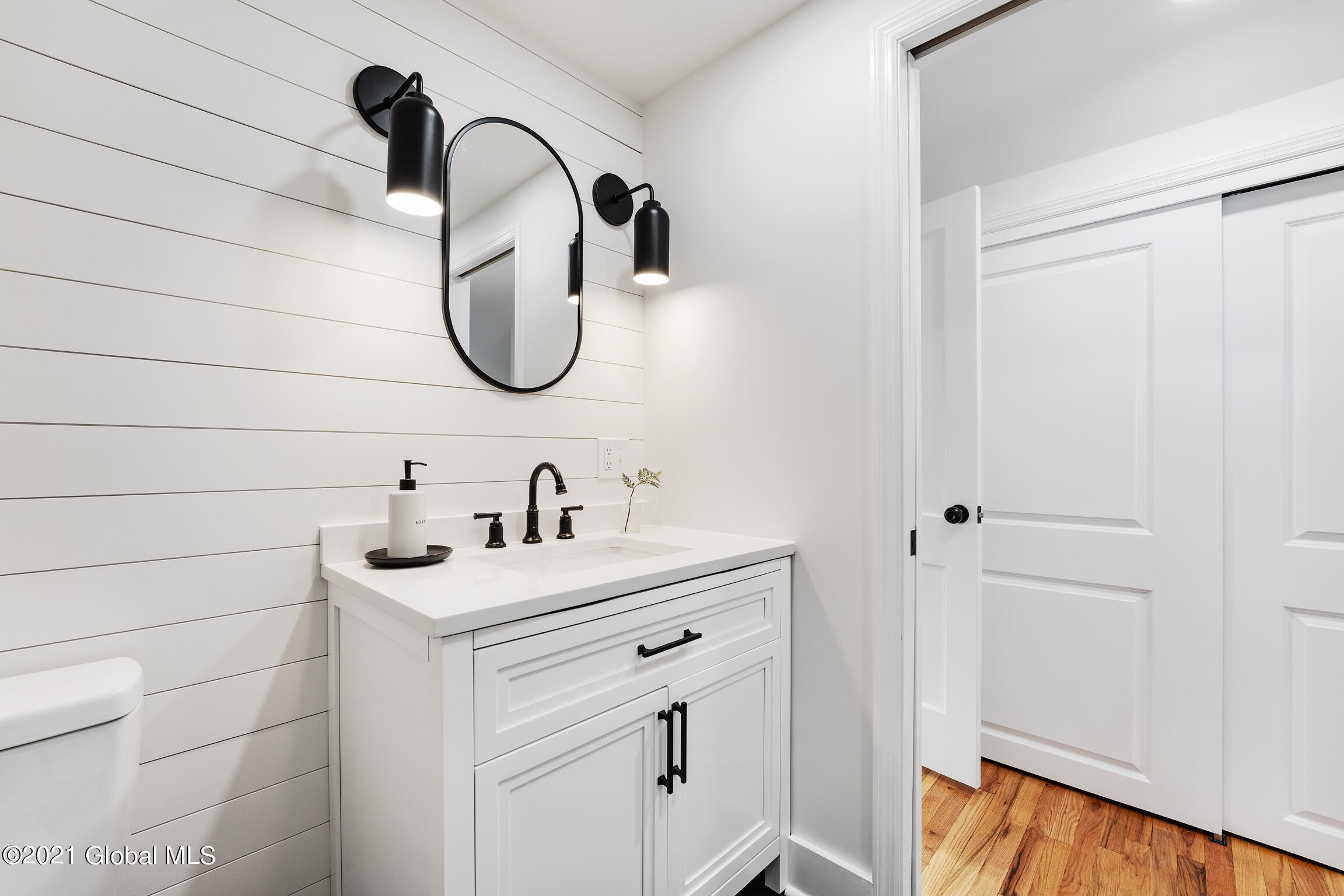 1374 Valencia Road Niskayuna, NY 12309 - Photo 24 of 32 Ensuite
