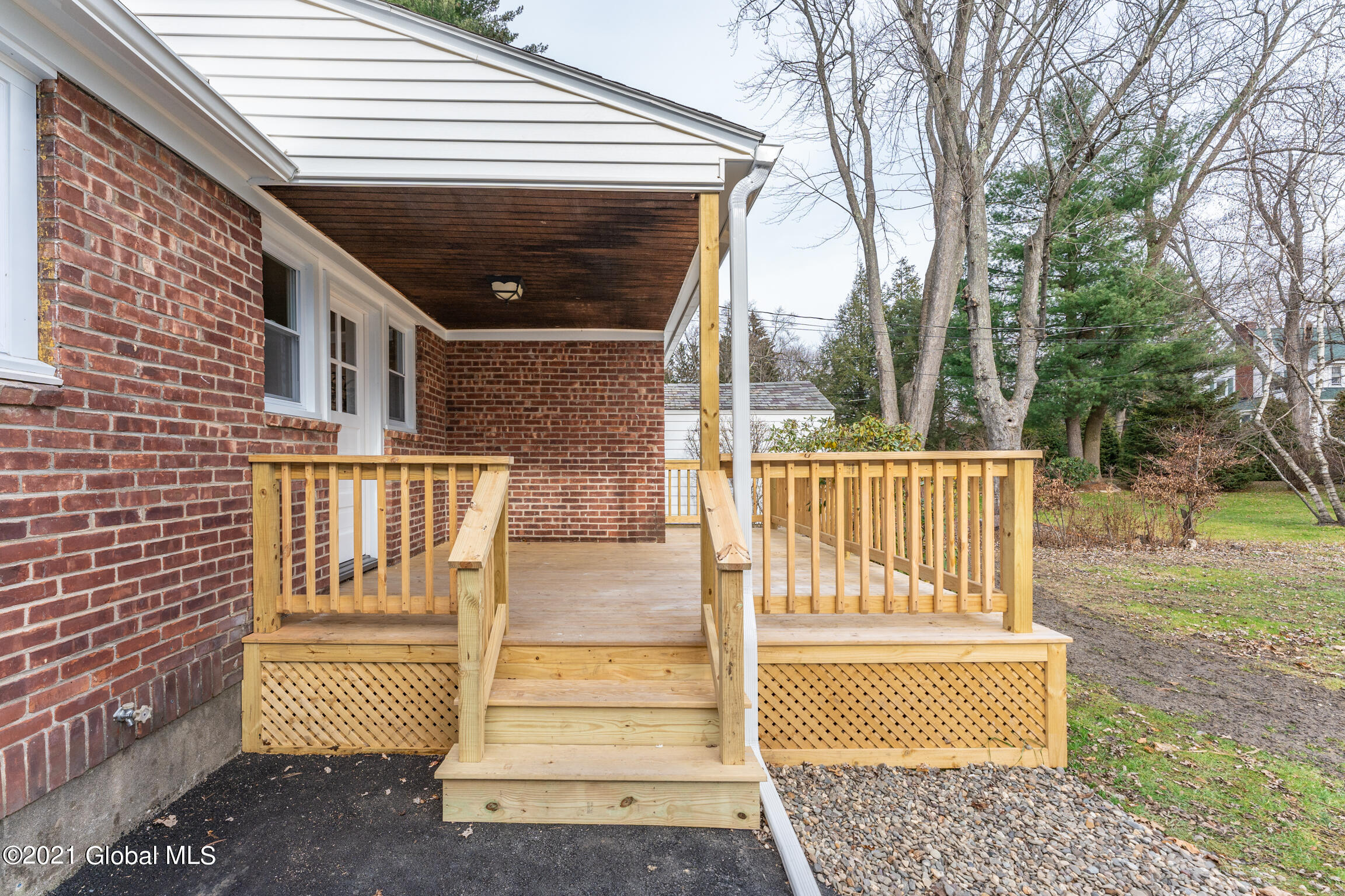 1374 Valencia Road Niskayuna, NY 12309 - Photo 28 of 32 Deck
