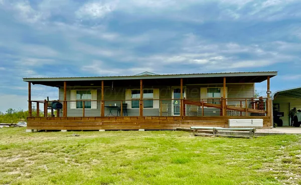 $99,999 | 106 Los Lingos Drive, Silverton, TX 79257