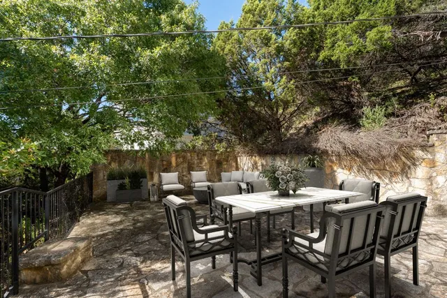 a view of a yard with a tree