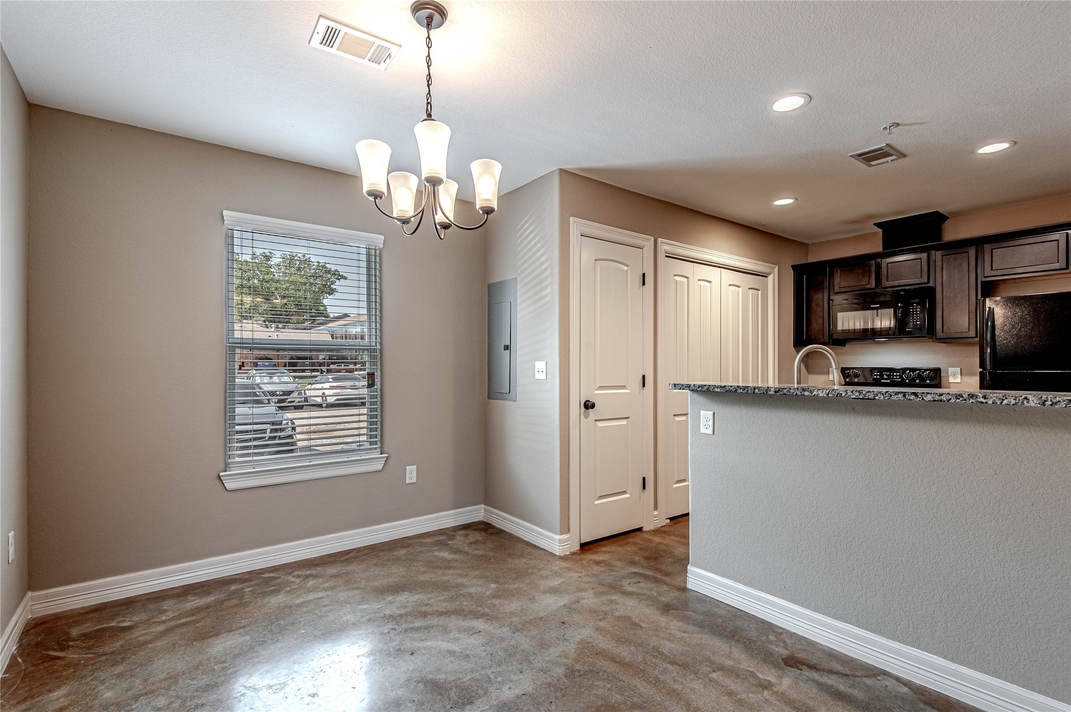 2002 20th Street, Unit 603 Huntsville, TX 77340 - Photo 8 of 23