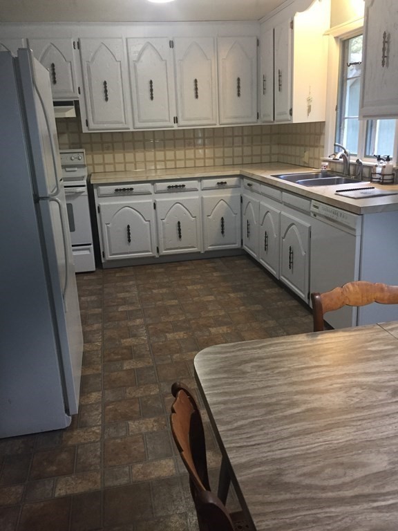 16 Crest Road Monson, MA 01057 - Photo 11 of 34