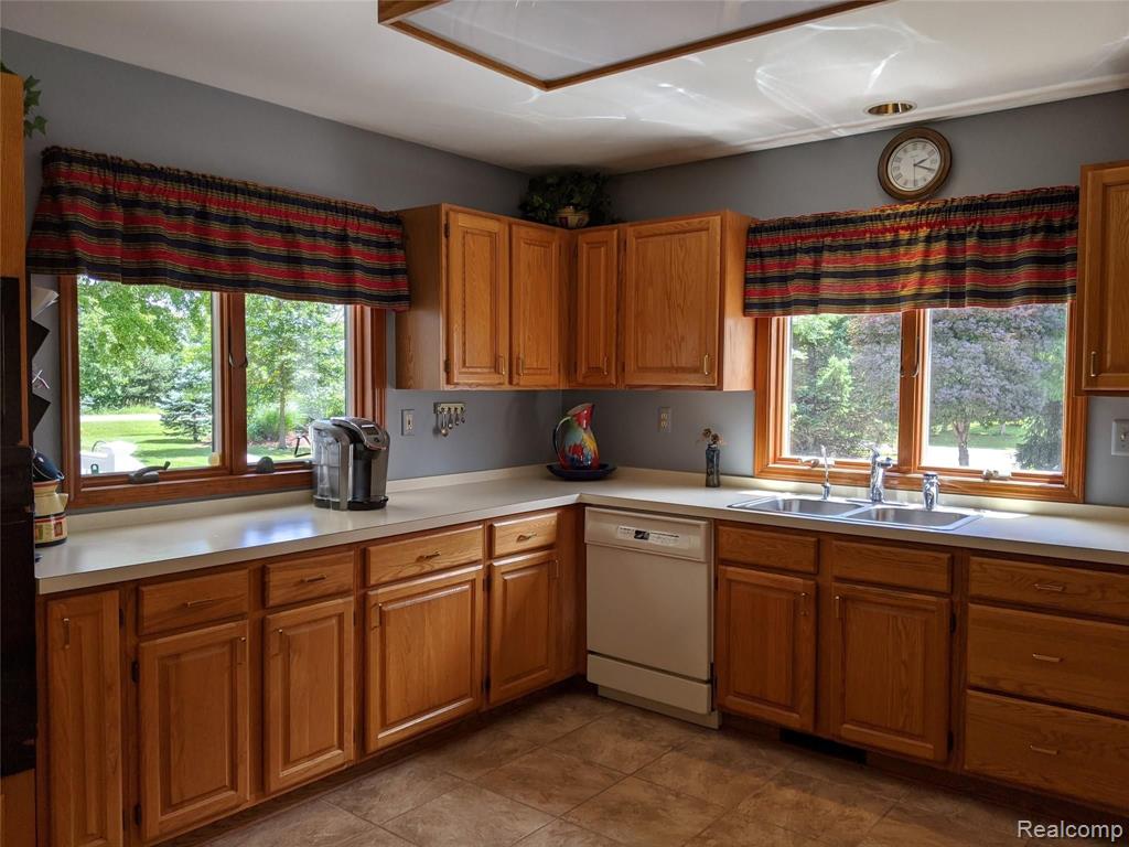 2490 Hadley Road Lapeer, MI 48446 - Photo 15 of 80