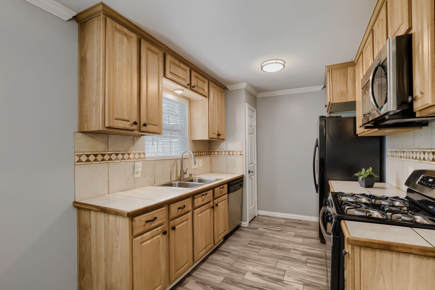 4801 Saguaro Road Austin, TX 78744 - Photo 9 of 25 Gallery Image 9