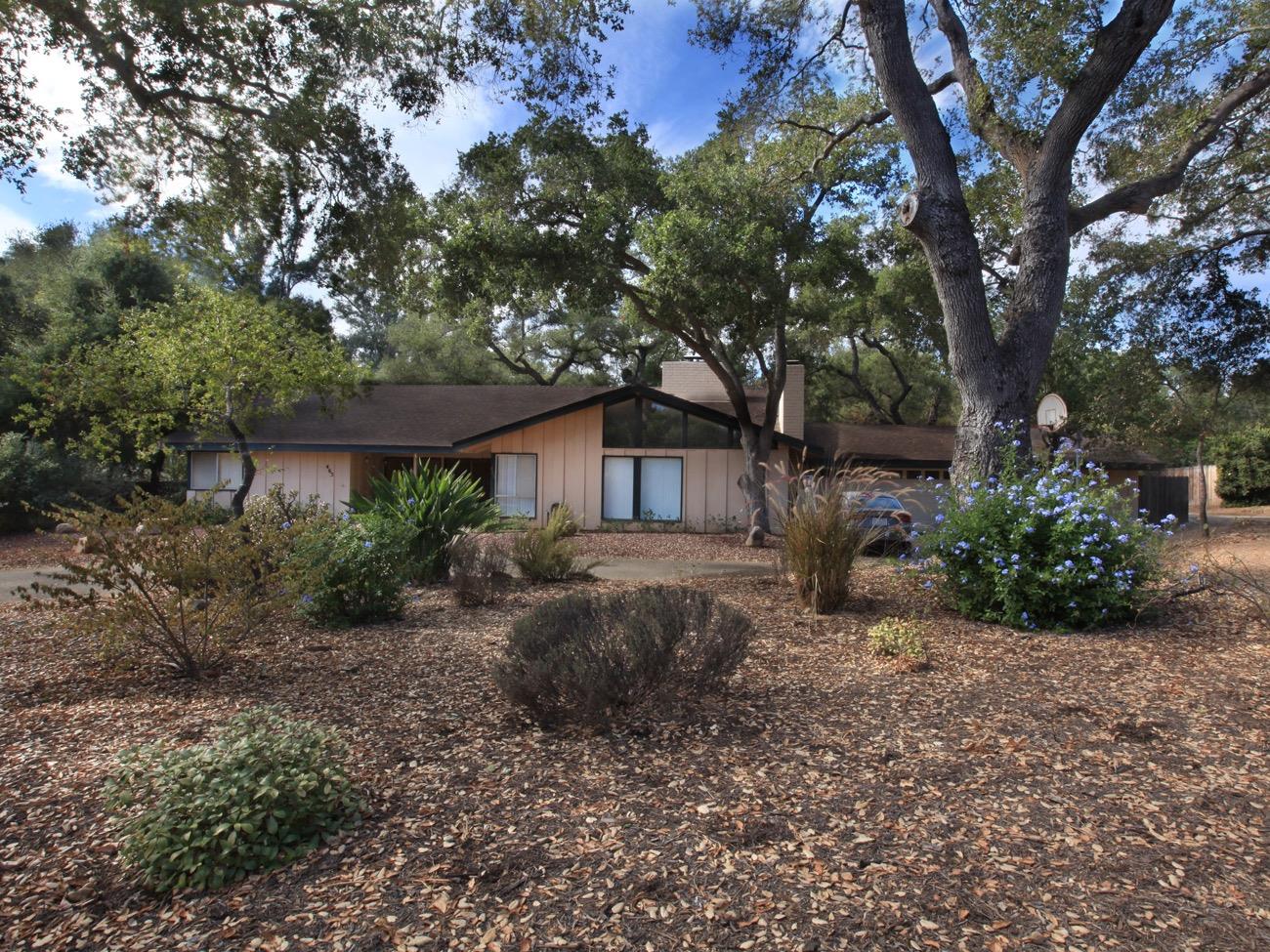 465 Del Norte Road Ojai, CA 93023 - Photo 2 of 48 Main house: View from Del Norte