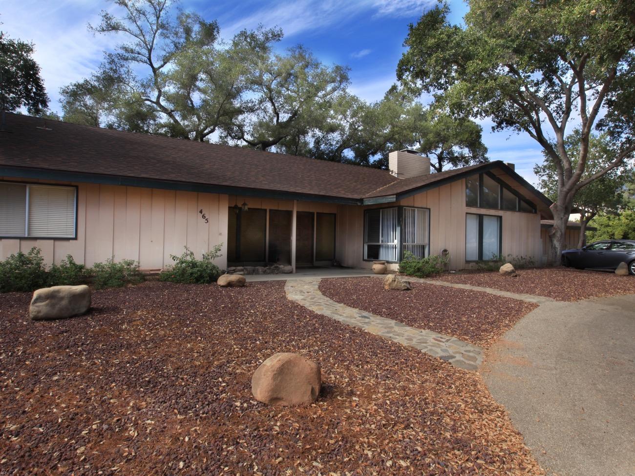 465 Del Norte Road Ojai, CA 93023 - Photo 3 of 48 Main House front entry area and circular drive