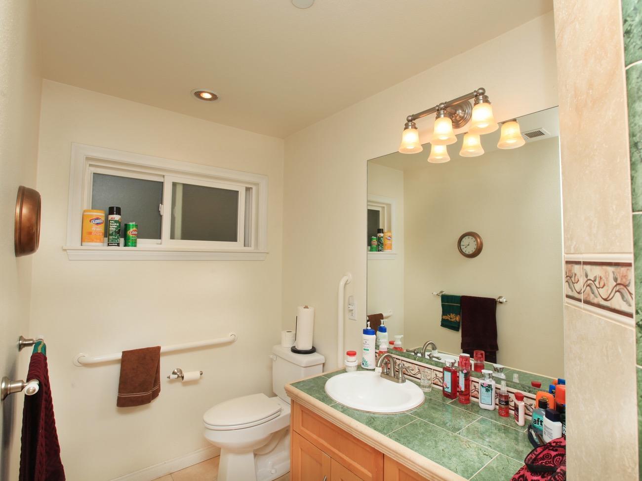 465 Del Norte Road Ojai, CA 93023 - Photo 35 of 48 Guest Quarters Bathroom