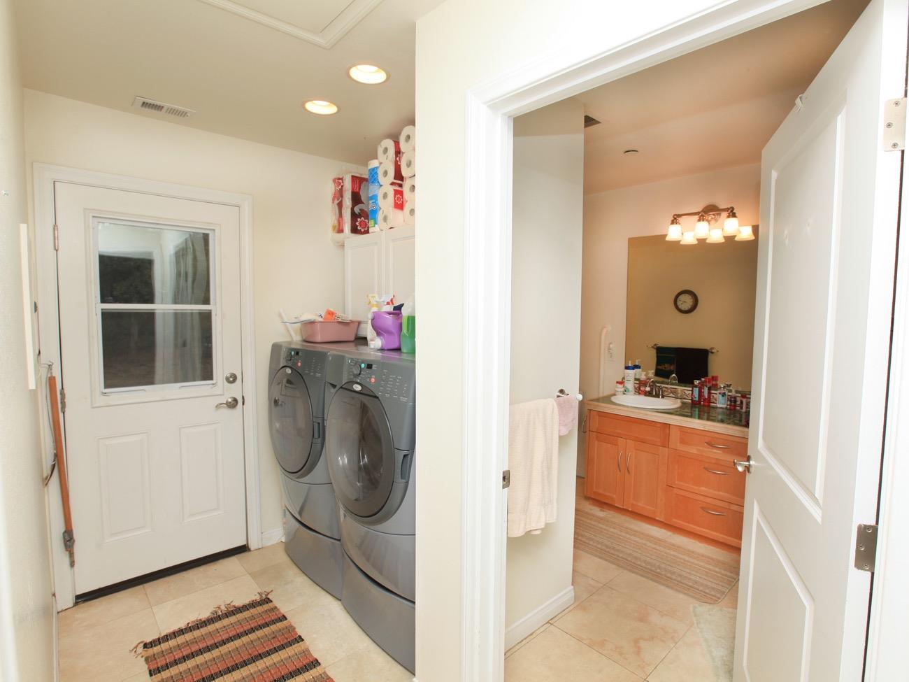 465 Del Norte Road Ojai, CA 93023 - Photo 36 of 48 Guest Quarters Laundry & Bath Room