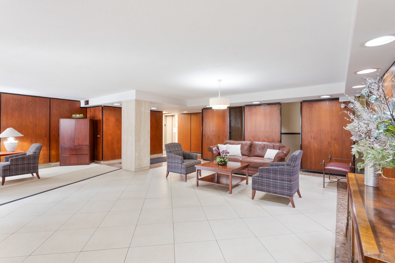 5901 North Sheridan Road, Unit 2K Chicago, IL 60660 - Photo 25 of 27 a living room with furniture and a large window