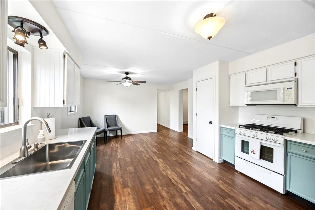 4944 Douglas Road, Unit 204 Downers Grove, IL 60515 - Photo 8 of 18