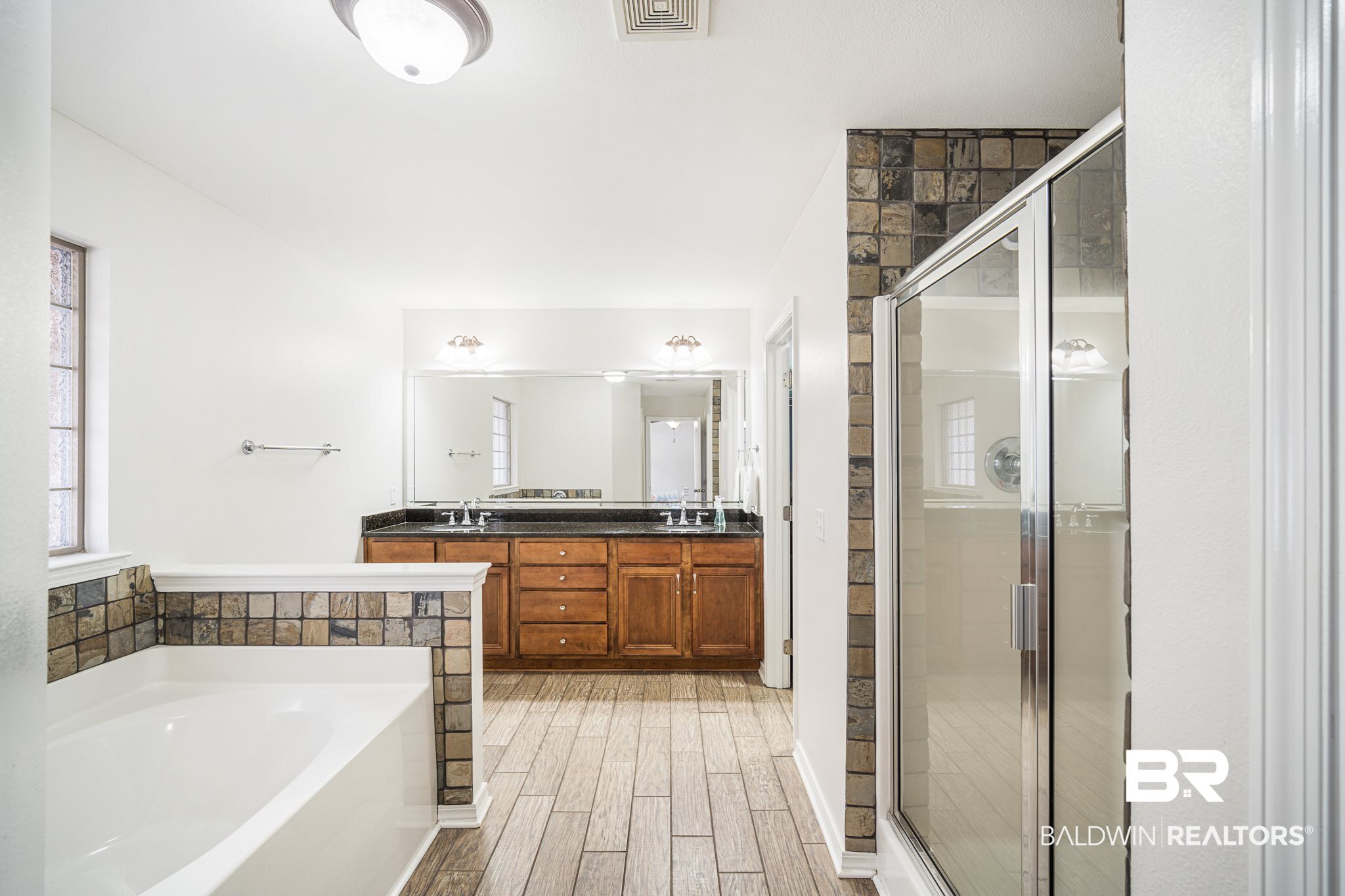 145 Meadow Run Loop West Foley, AL 36535 - Photo 16 of 32 Master Bath