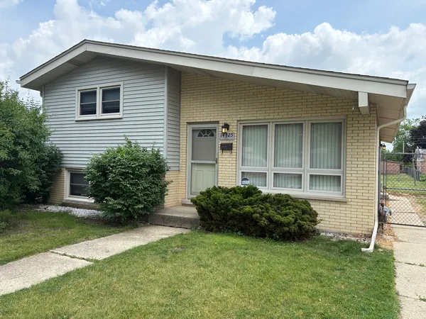 $235,000 | 14325 Kedvale Avenue, Midlothian, IL 60445