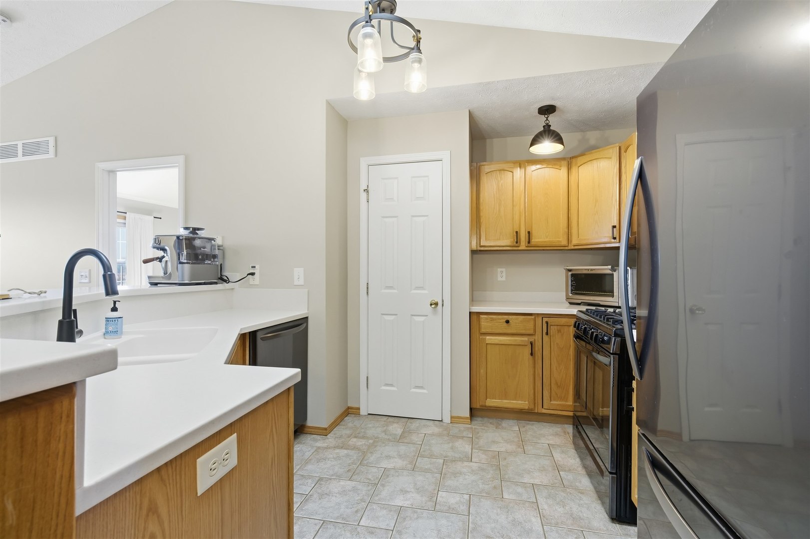 39 Oak Park Road Bloomington, IL 61701 - Photo 8 of 33