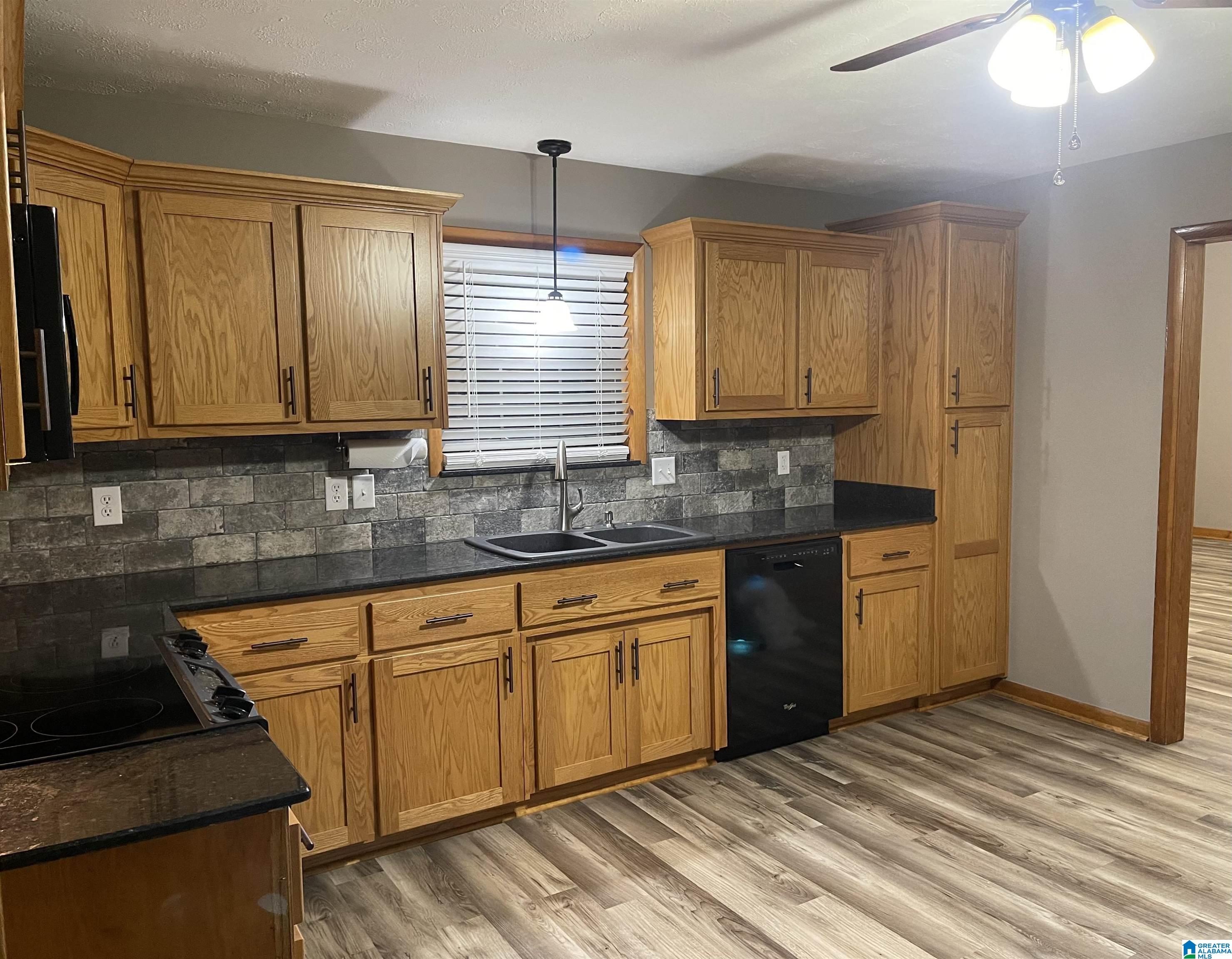 380 Chapel Road Warrior, AL 35180 - Photo 7 of 29