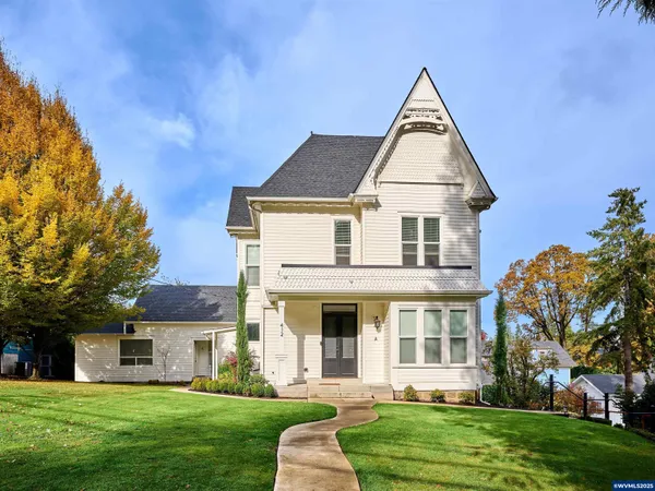 $999,000 | 412 West Main Street, Silverton, OR 97381