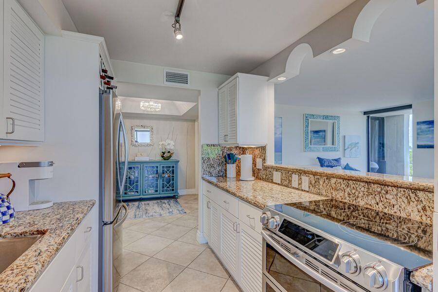 5550 North Ocean Drive, Unit 3C Riviera Beach, FL 33404 - Photo 6 of 67 KITCHEN