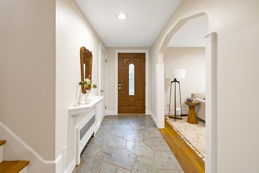 22 Bracebridge Road Newton, MA 02459 - Photo 3 of 39