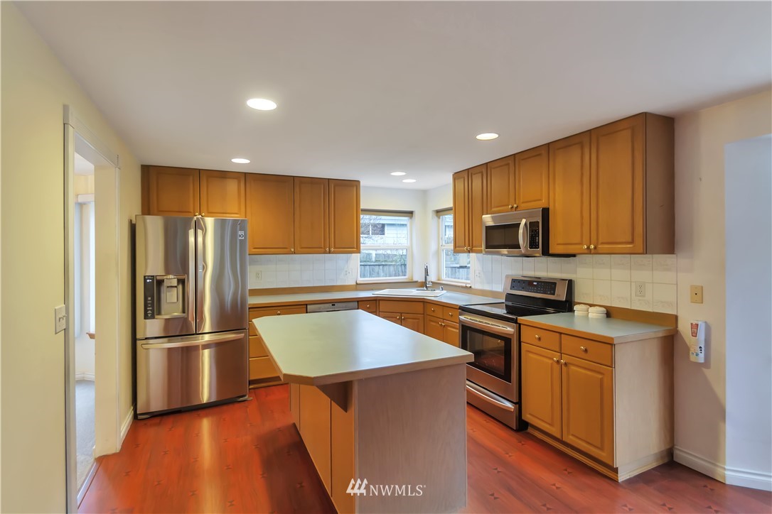 5502 160th Street Southwest Edmonds, WA 98026 - Photo 5 of 18