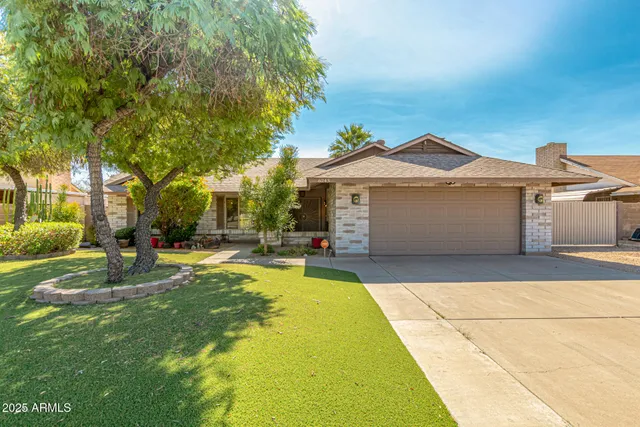 $2,495 | 6243 West Cholla Street, Glendale, AZ 85304