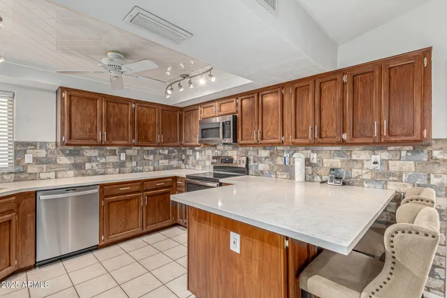 $2,495 | 6243 West Cholla Street, Glendale, AZ 85304