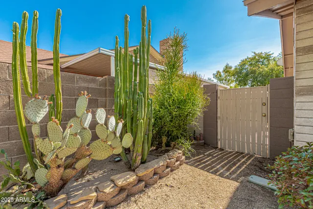 $2,495 | 6243 West Cholla Street, Glendale, AZ 85304