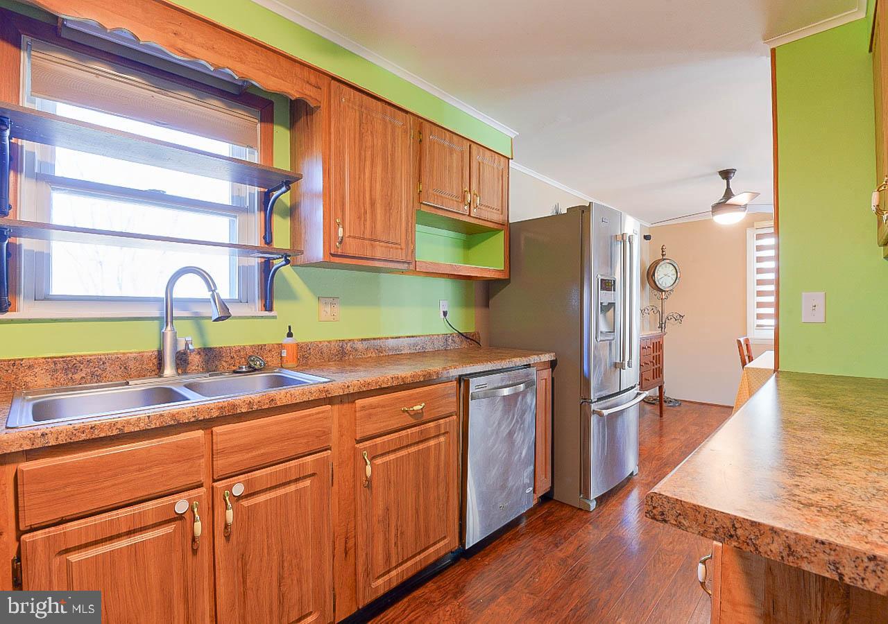 31 Sherman Street Hanover, PA 17331 - Photo 11 of 27 Stainless steel appliances