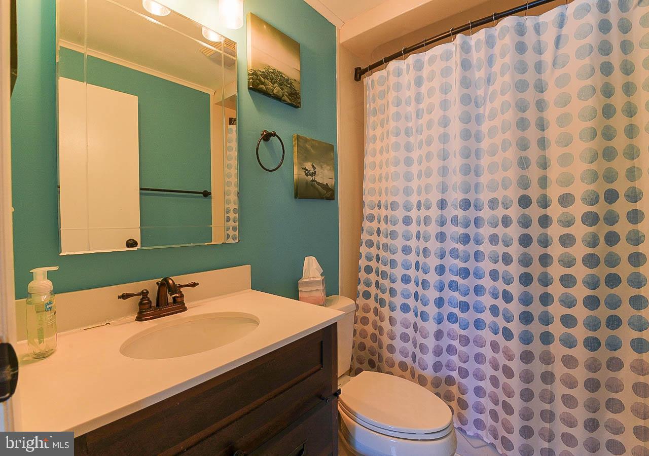 31 Sherman Street Hanover, PA 17331 - Photo 15 of 27 Full bath on main level