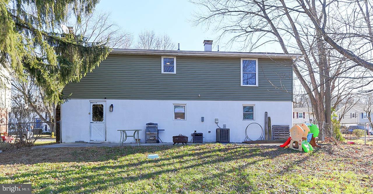31 Sherman Street Hanover, PA 17331 - Photo 4 of 27 Back of house with patio