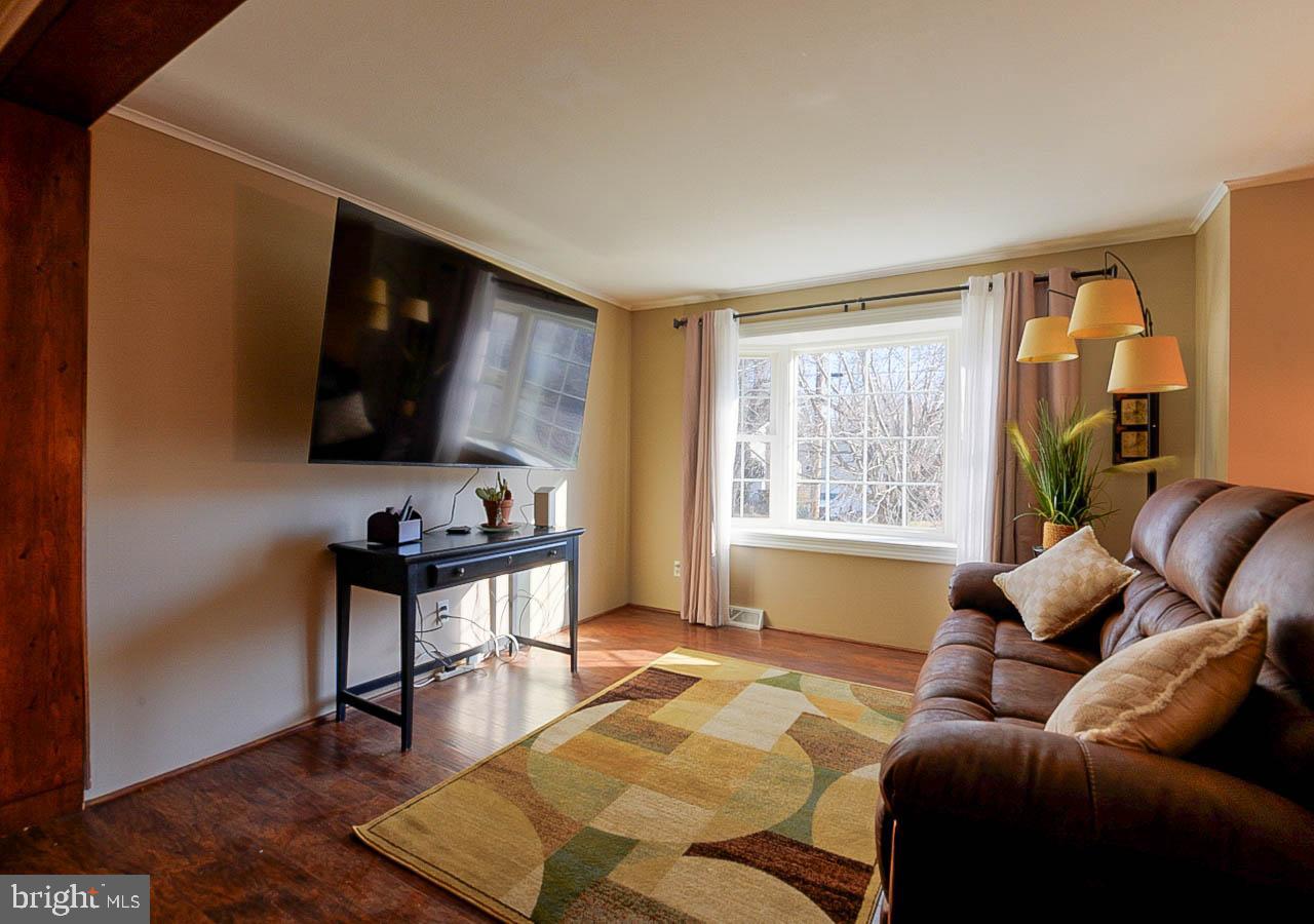 31 Sherman Street Hanover, PA 17331 - Photo 5 of 27 Living room
