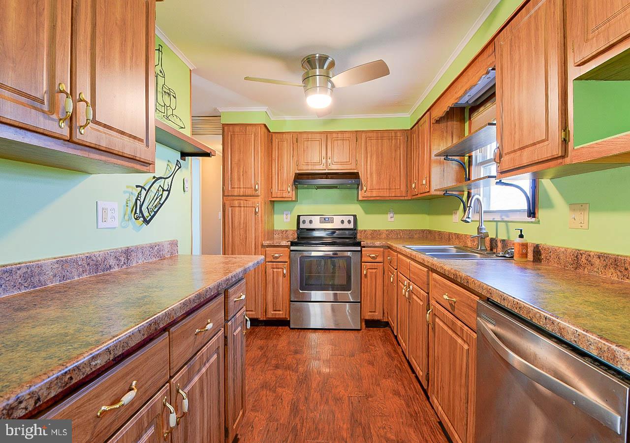 31 Sherman Street Hanover, PA 17331 - Photo 10 of 27 Kitchen with lots of cabinets and countertop space