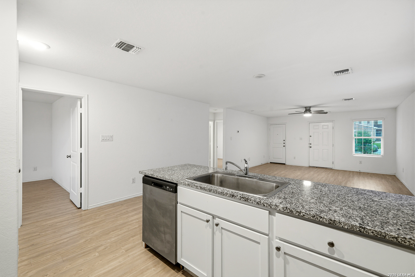6522 Runaway Row Converse, TX 78109 - Photo 10 of 23