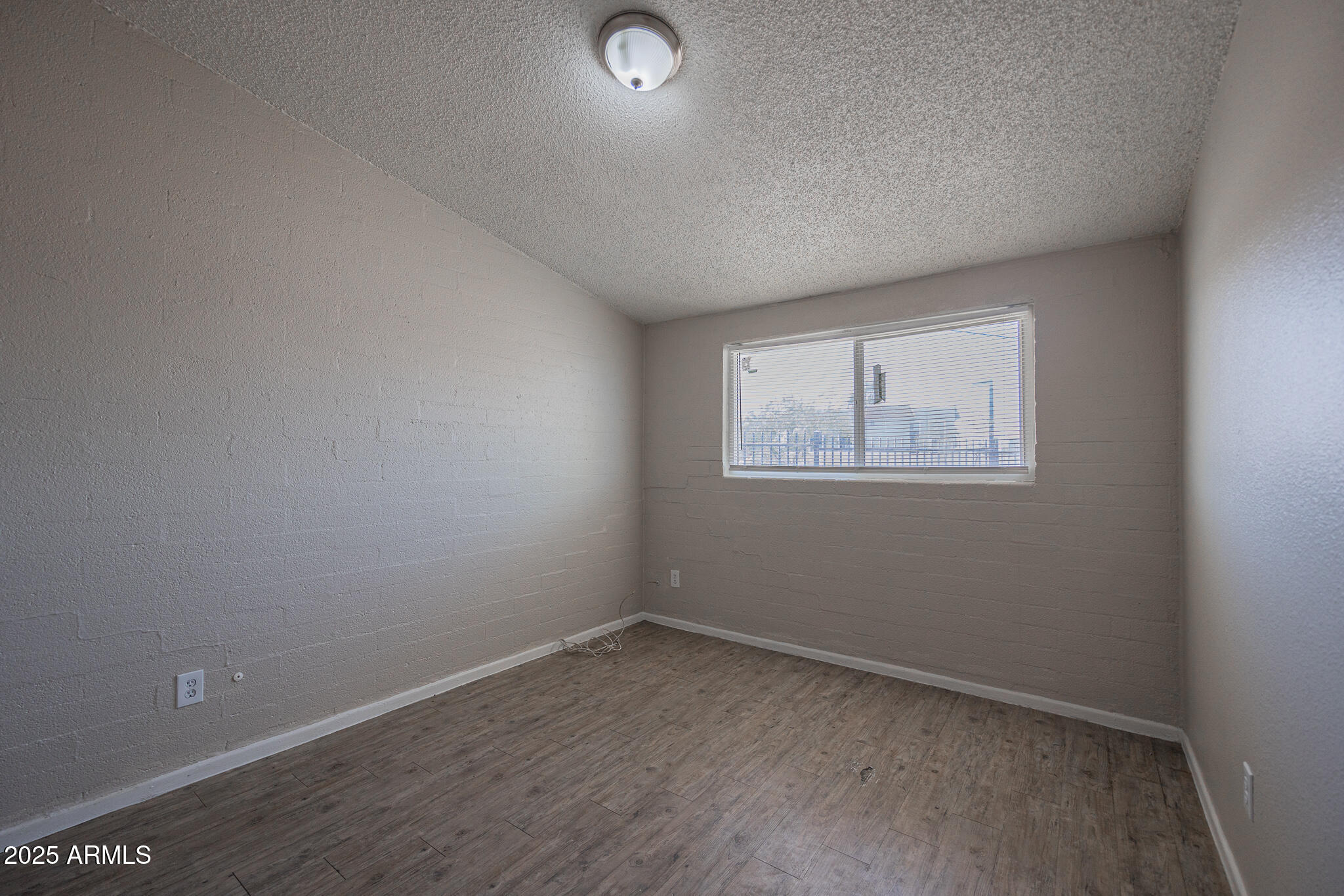 2139 West Devonshire Avenue, Unit 4 Phoenix, AZ 85015 - Photo 12 of 13 an empty room with a window