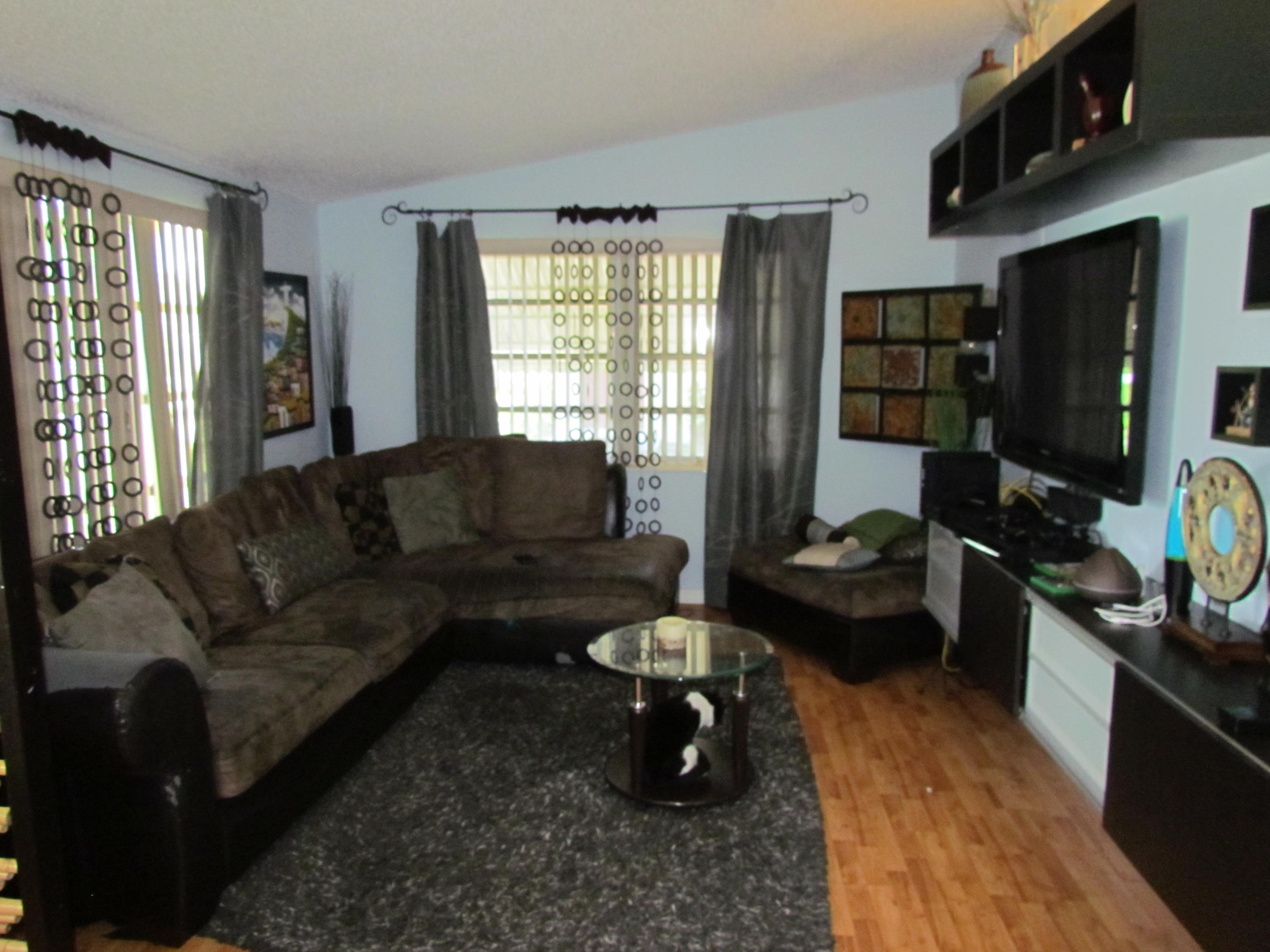 5324 Washington Road Delray Beach, FL 33484 - Photo 3 of 16 Living room