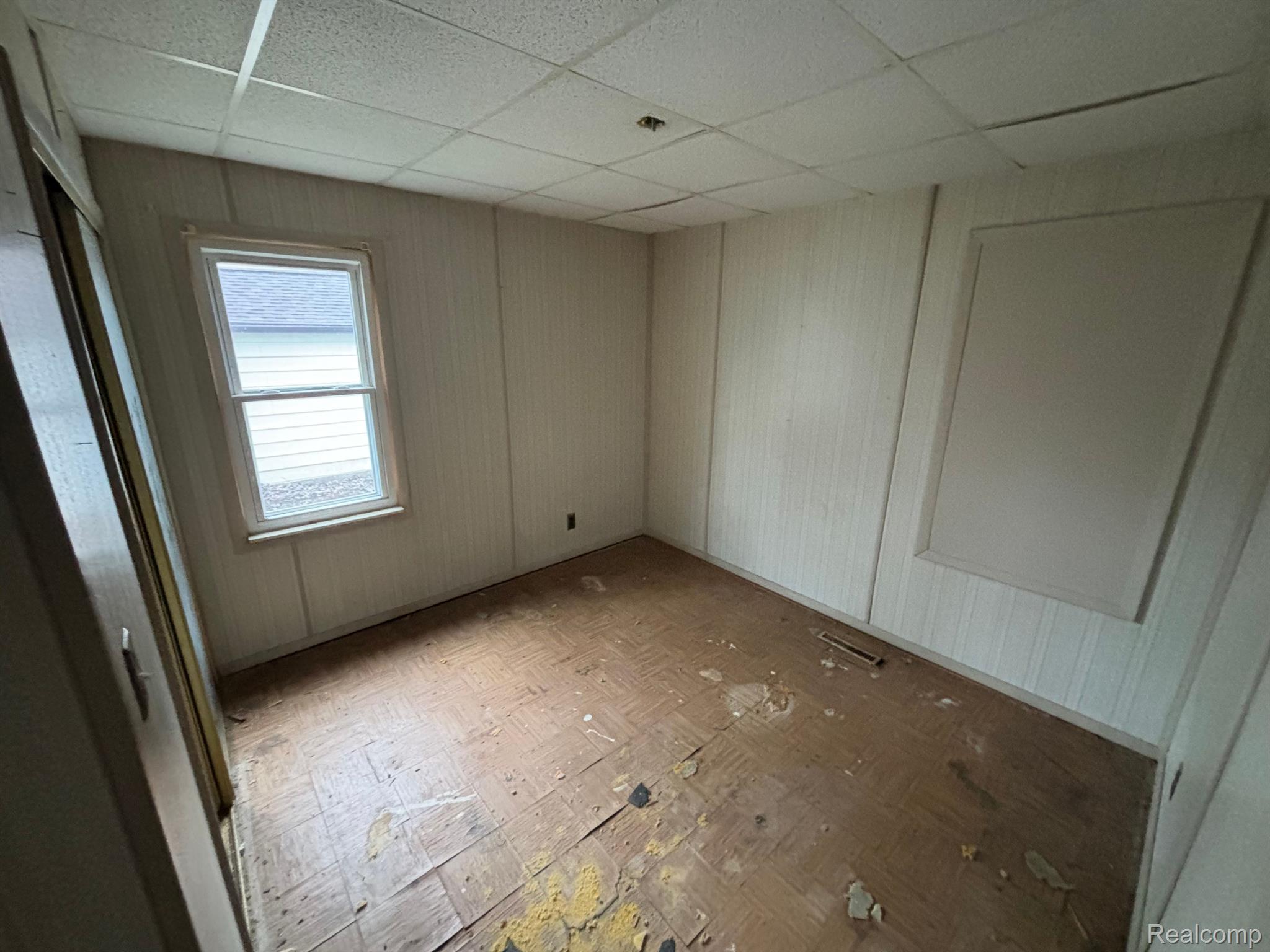 2581 Emmons Avenue Rochester, MI 48307 - Photo 5 of 15 Gallery Image 5