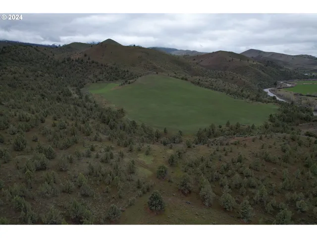 $1,800,000 | 50889 Highway 26, Mount Vernon, OR 97865