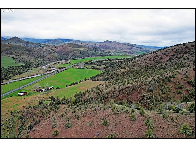 $1,800,000 | 50889 Highway 26, Mount Vernon, OR 97865